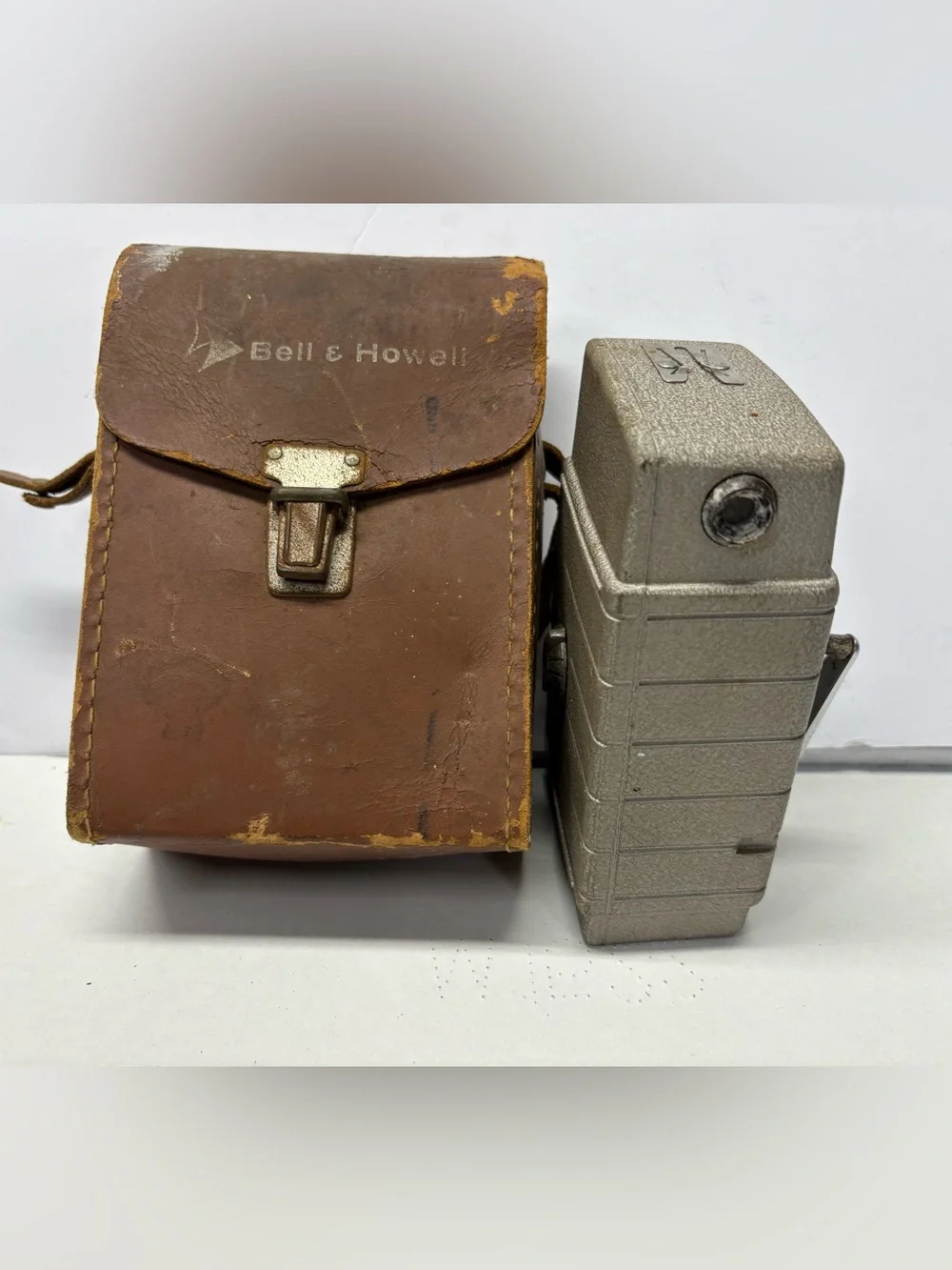 Bell and Howell One-Nine 8mm Film Camera with Brown Case Untested Looks Great